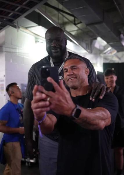 Волкановски снова чемпион UFC! Хорош даже в 36