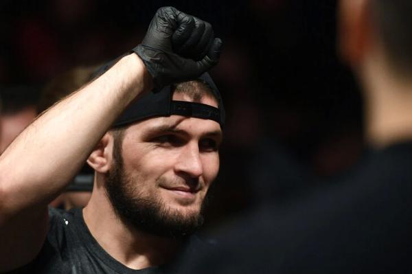 Какими были турниры UFC в России: 22 000 в «Олимпийском», гимн СССР, Кадыров и Ротенберг на трибунах