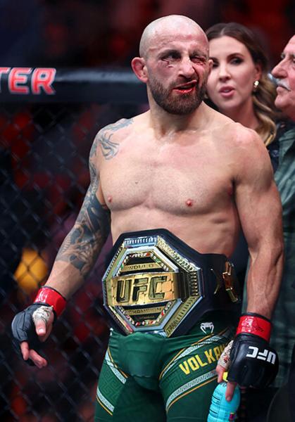 Забыли про Волкановски? А он снова чемпион UFC: чуть не улетел в нокаут и может встретиться с Евлоевым