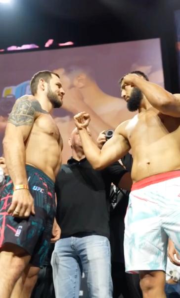Волкановски снова чемпион UFC! Хорош даже в 36