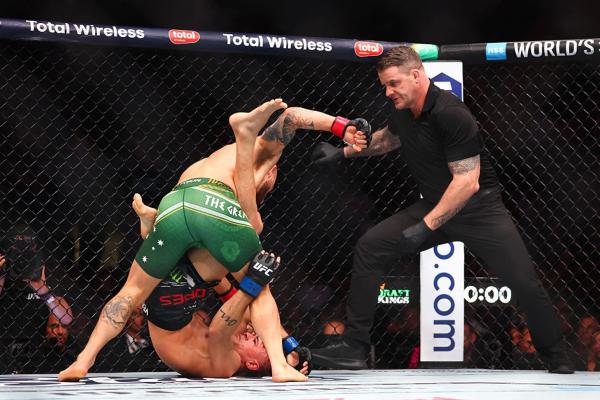 Волкановски снова чемпион UFC! Хорош даже в 36