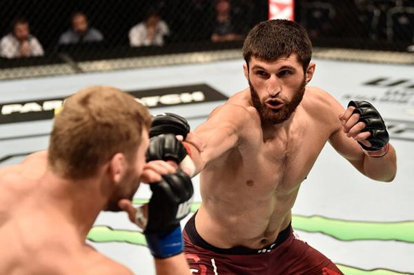 Какими были турниры UFC в России: 22 000 в «Олимпийском», гимн СССР, Кадыров и Ротенберг на трибунах