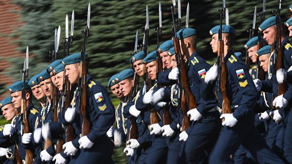 Будущие десантники учатся управлению парашютом на 3D-тренажере "Арбалет"
