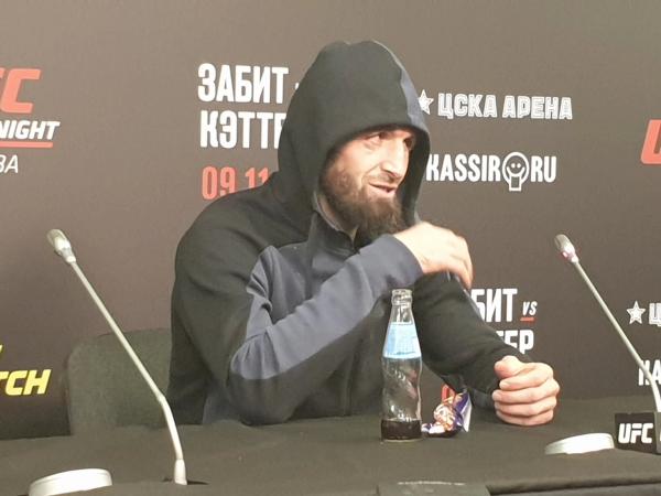 Какими были турниры UFC в России: 22 000 в «Олимпийском», гимн СССР, Кадыров и Ротенберг на трибунах