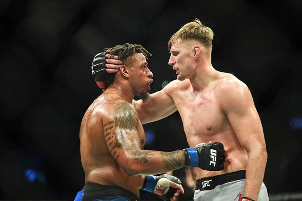 Какими были турниры UFC в России: 22 000 в «Олимпийском», гимн СССР, Кадыров и Ротенберг на трибунах