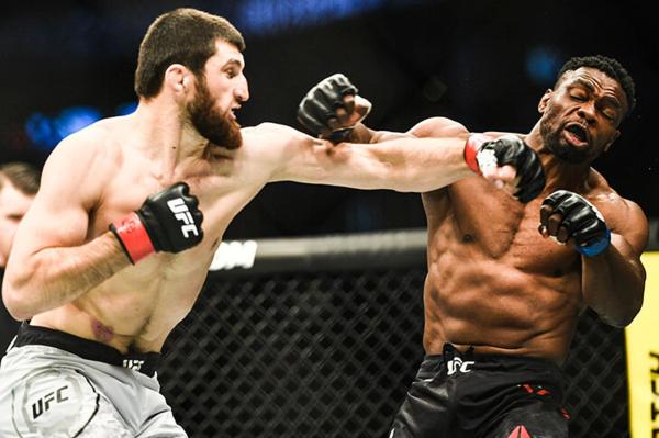 Какими были турниры UFC в России: 22 000 в «Олимпийском», гимн СССР, Кадыров и Ротенберг на трибунах
