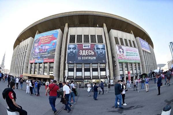 Какими были турниры UFC в России: 22 000 в «Олимпийском», гимн СССР, Кадыров и Ротенберг на трибунах