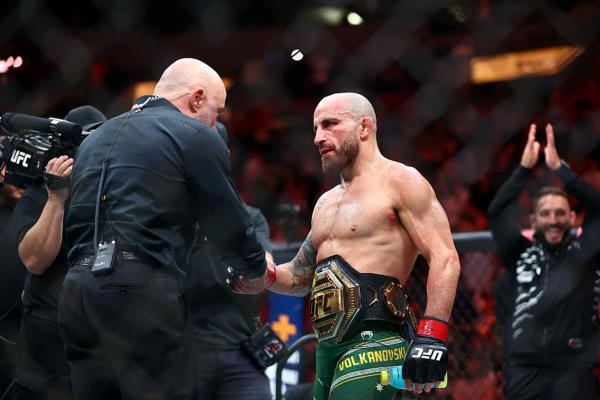 Волкановски снова чемпион UFC! Хорош даже в 36
