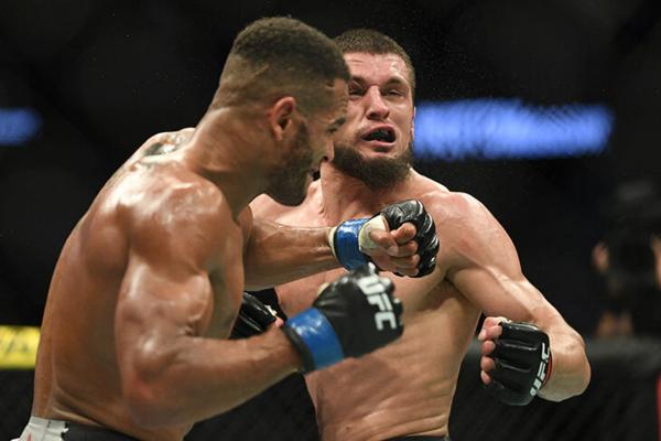 Какими были турниры UFC в России: 22 000 в «Олимпийском», гимн СССР, Кадыров и Ротенберг на трибунах