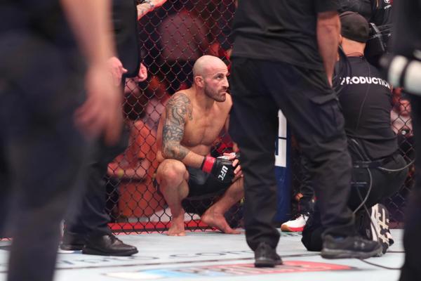 Волкановски снова чемпион UFC! Хорош даже в 36