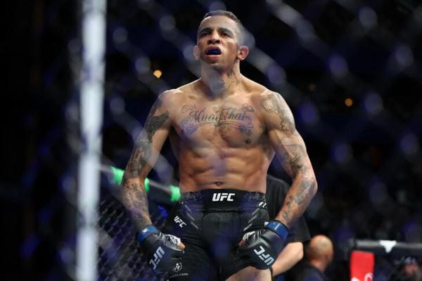 Боец UFC с детства выкуривает по 10 сигарет в день – и вырубает соперников