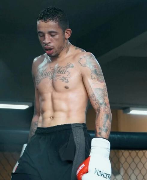 Боец UFC с детства выкуривает по 10 сигарет в день – и вырубает соперников