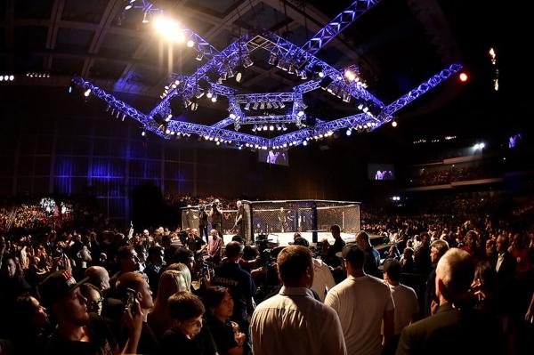 Какими были турниры UFC в России: 22 000 в «Олимпийском», гимн СССР, Кадыров и Ротенберг на трибунах
