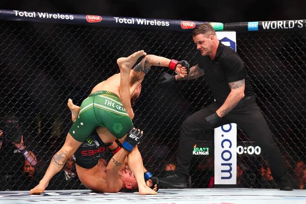 Забыли про Волкановски? А он снова чемпион UFC: чуть не улетел в нокаут и может встретиться с Евлоевым