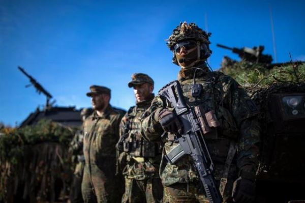 Польша рассчитывает, что германский военный контингент останется в стране до конца года - глава Минобороны
