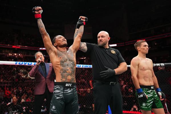 В UFC дебютировал сварщик трубопроводов – с нокаута! Получил бонус $50 тысяч и бросил работу