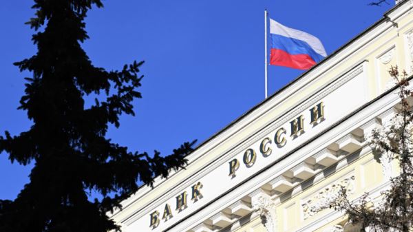 ЦБ: международные резервы России за неделю снизились до $677,8 млрд