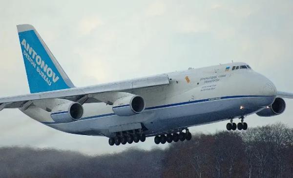 Украинский транспортный самолёт Ан-124 «Руслан» доставил в Польшу фюзеляжи истребителей F-16 из США
