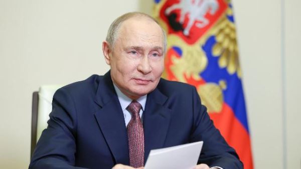 Бойцы, прошедшие подготовку в Чечне, здорово воюют в зоне СВО, заявил Путин